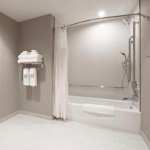 Queen Room Two Queen Beds Sofa Bed Accessible Tub